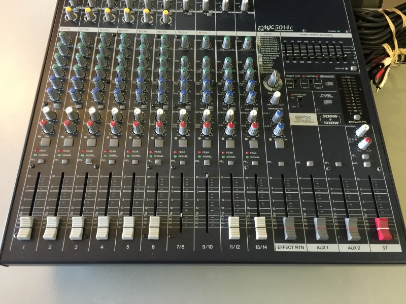 YAMAHA EMX 5014C 14-CHANNEL POWERED MIXER W/ONBOARD EFFECTS Very Good ...