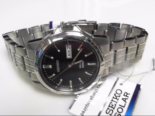 SEIKO SOLAR POWERED STAINLESS DAY DATE WATCH V158-0AD0 Brand New | Buya