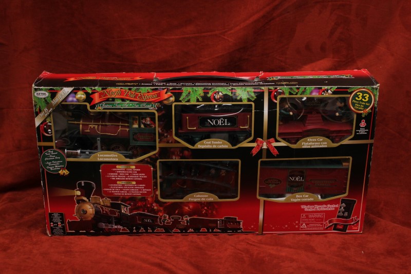 CHRISTMAS TRAIN SET NORTH POLE EXPRESS BY EZTEC 37187 Very Good | Buya