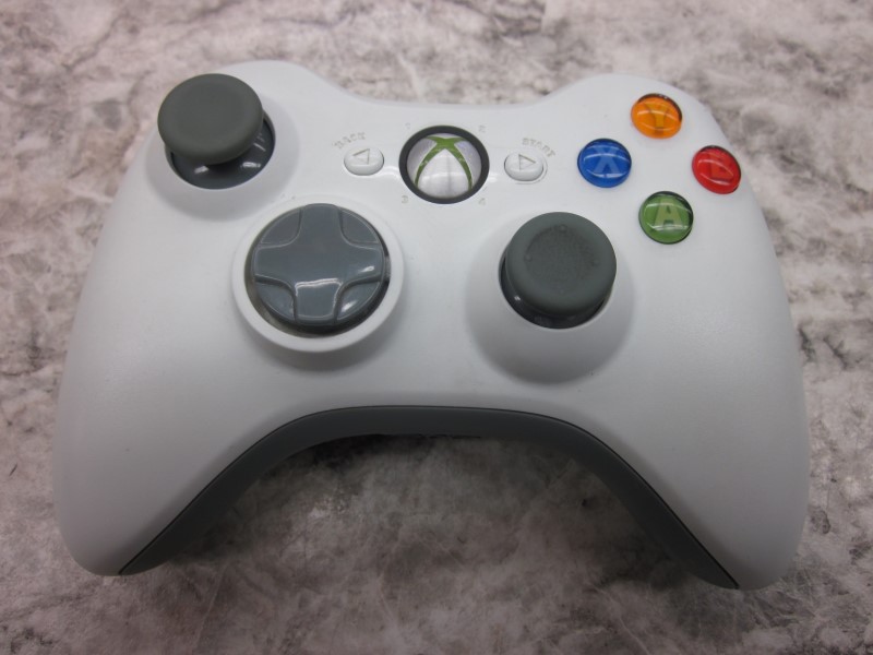 XBOX 360 CONTROLLER*LB/RB BROKE* For parts or not working Axel's