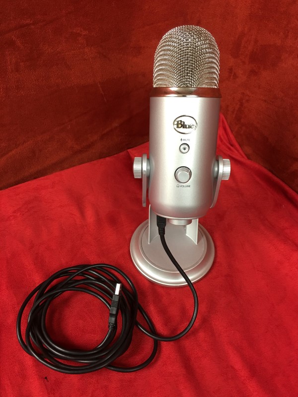 BLUE YETI USB PODCASTING MICROPHONE Very Good | Buya