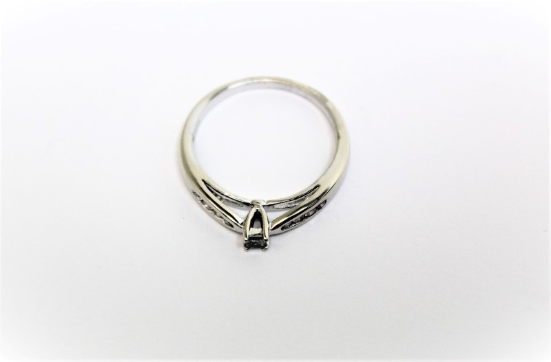 10k White Gold Diamond Engagement Ring .24 CT T.W., Size 6.75 Preowned