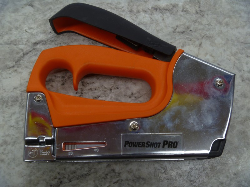 POWERSHOT PRO 8000 CONTRACTOR GRADE FORWARD ACTION STAPLE & NAIL GUN