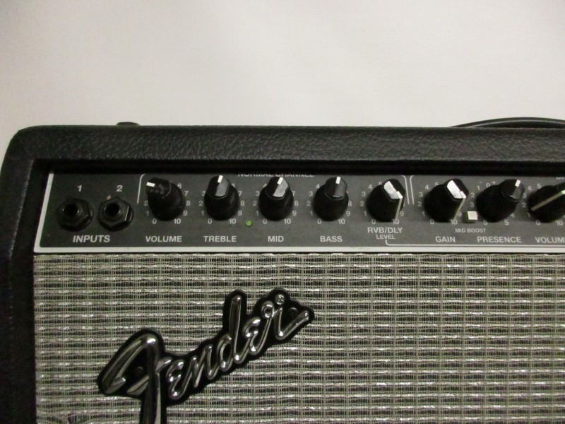 Replacement knobs for a 90's fender ultimate chorus r/GuitarAmps