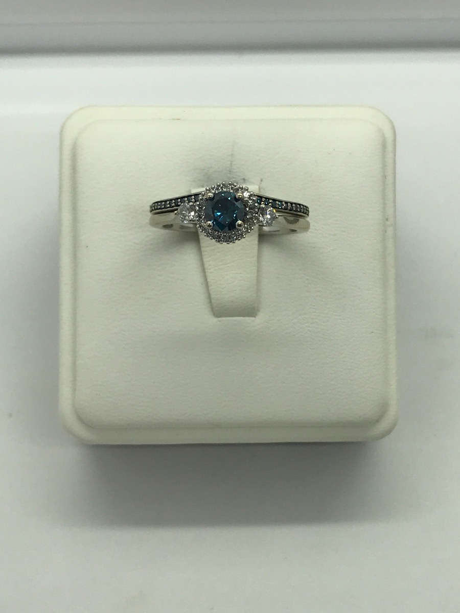 Gent's GoldDiamond Wedding Band 51 Diamonds .67 Carat T.W. 14K White