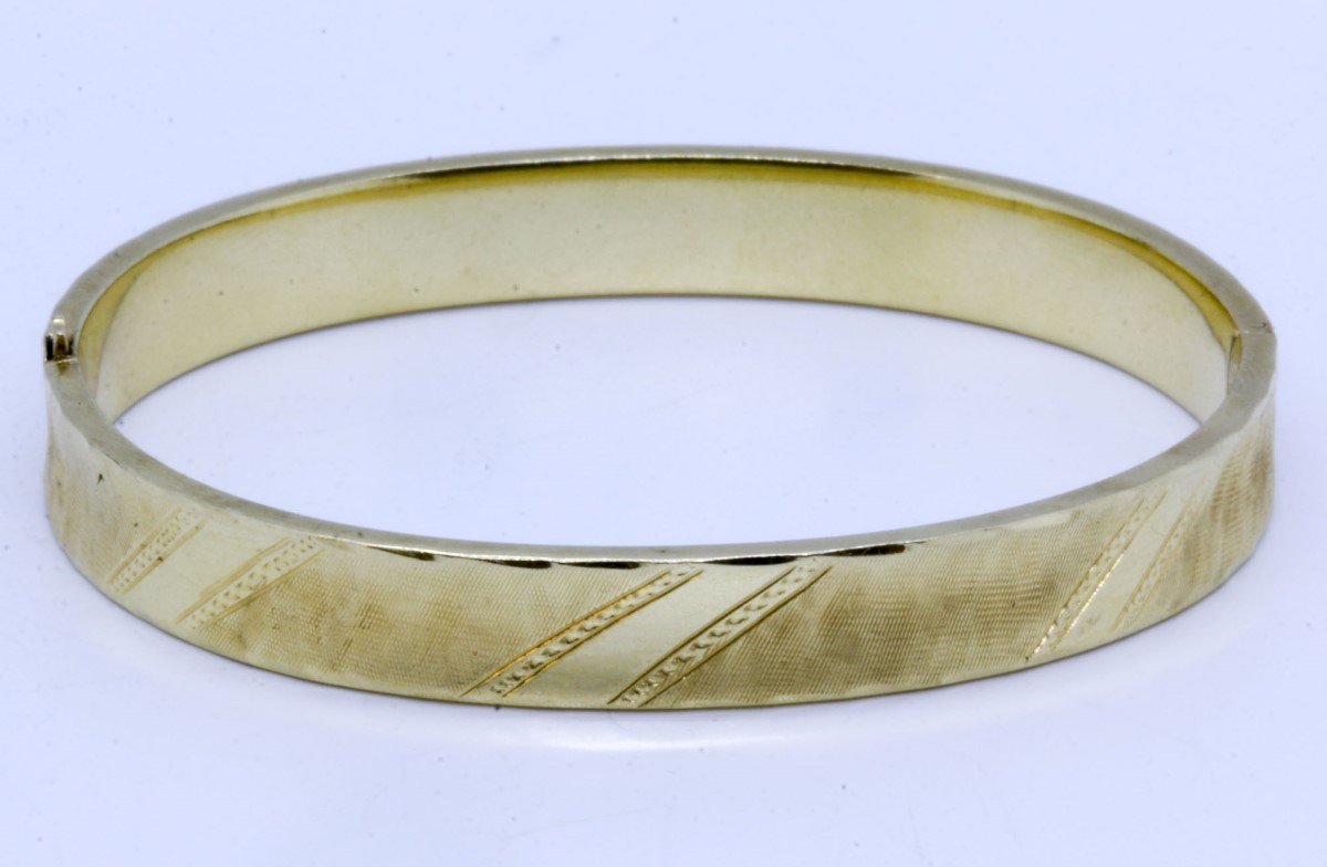 pre owned solid gold bangle