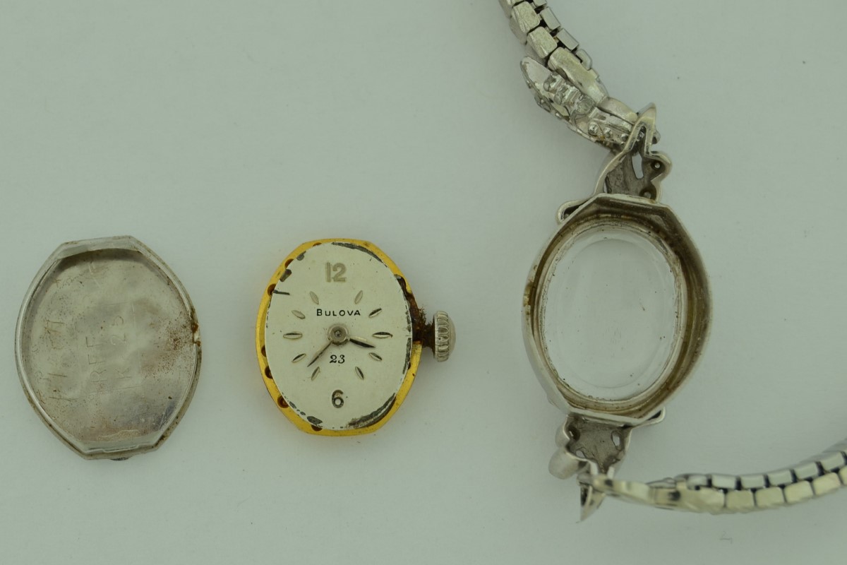 BULOVA Lady's Wristwatch 23J 8 Dias .08ctw 14K White Gold 4.0g NO WORK