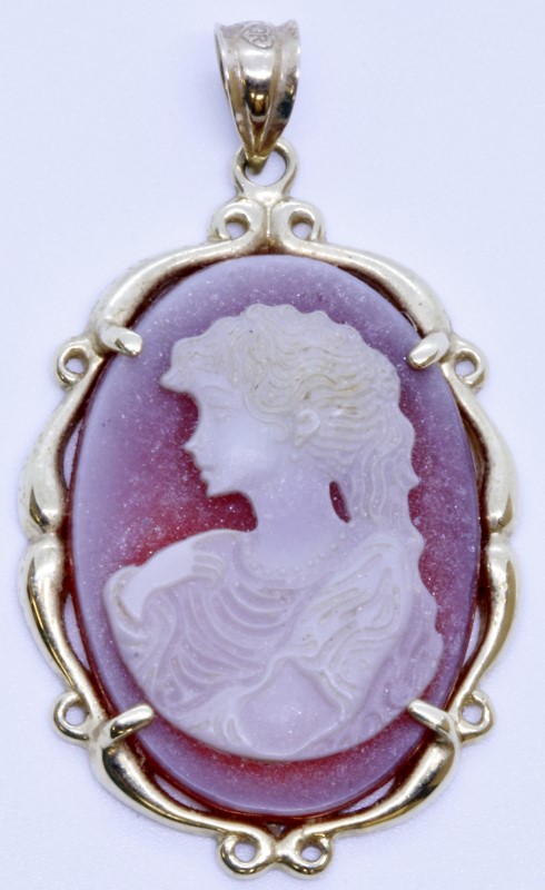 10K GOLD LEFT FACING RED AGATE CAMEO PENDANT YELLOW GOLD 