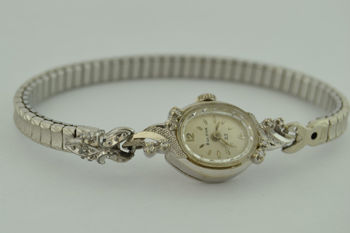 BULOVA Lady's Wristwatch 23J 8 Dias .08ctw 14K White Gold 4.0g NO WORK