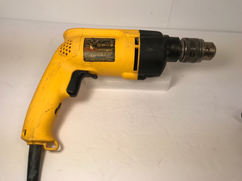 DEWALT 1/2" VARIABLE SPEED REVERSIBLE CORDED HAMMER DRILL DW511 Good