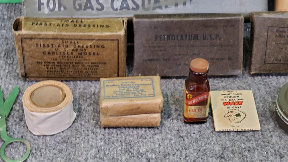 US Army 9776400 Original U.S. WWII Jeep First Aid Kit for Gas