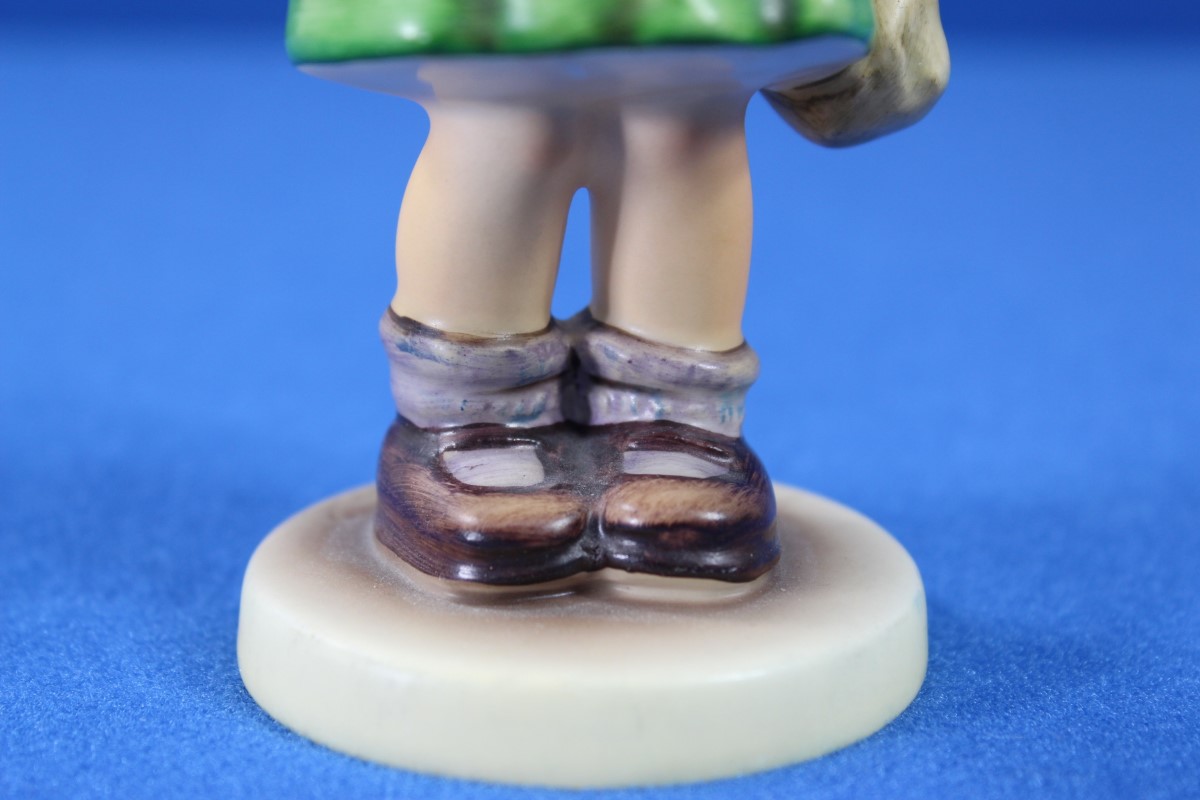 GOEBEL HUMMEL "The Surprise" Figurine 1981 431 TMK6 Exclusive Special