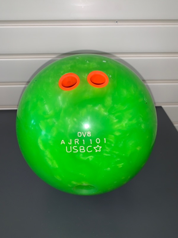 DV8 Bowling BOWLING BALL Good Buya