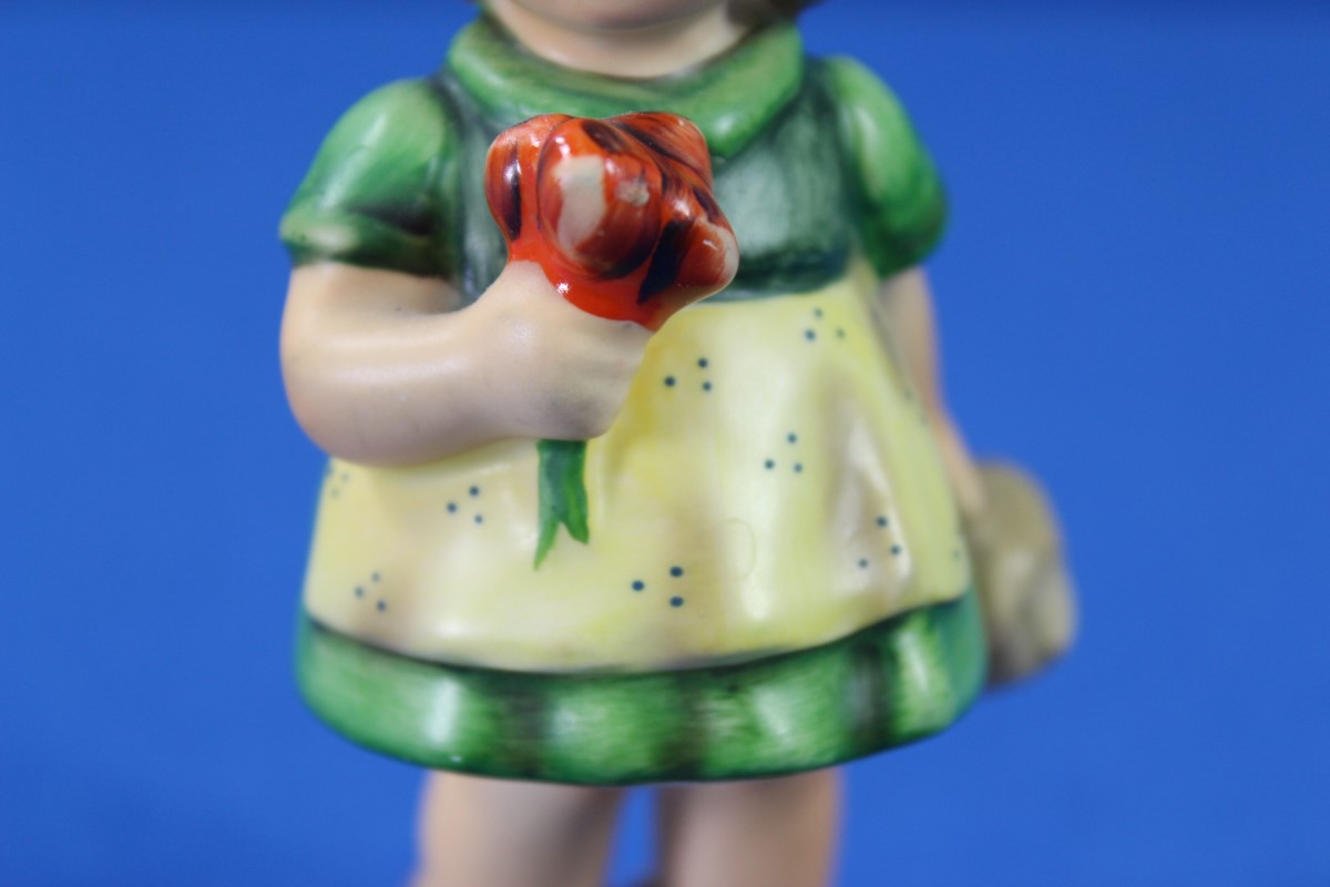 GOEBEL HUMMEL "The Surprise" Figurine 1981 431 TMK6 Exclusive Special