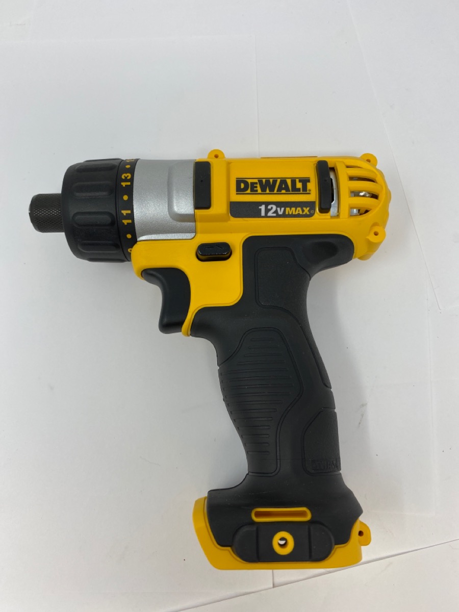 DEWALT DCF610 12V MAX* 1/4" SCREWDRIVER KIT (AE) Like New Sharp