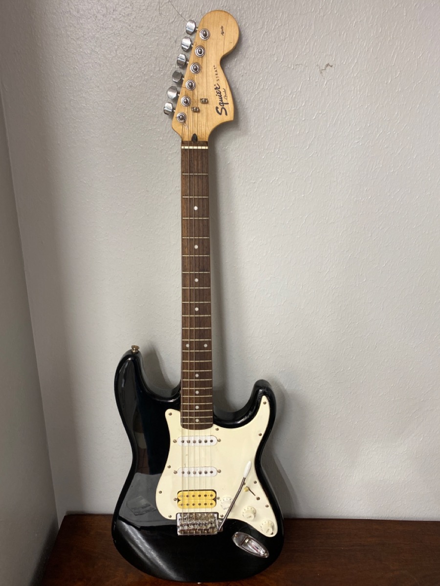 how to date a fender squier tratocaster
