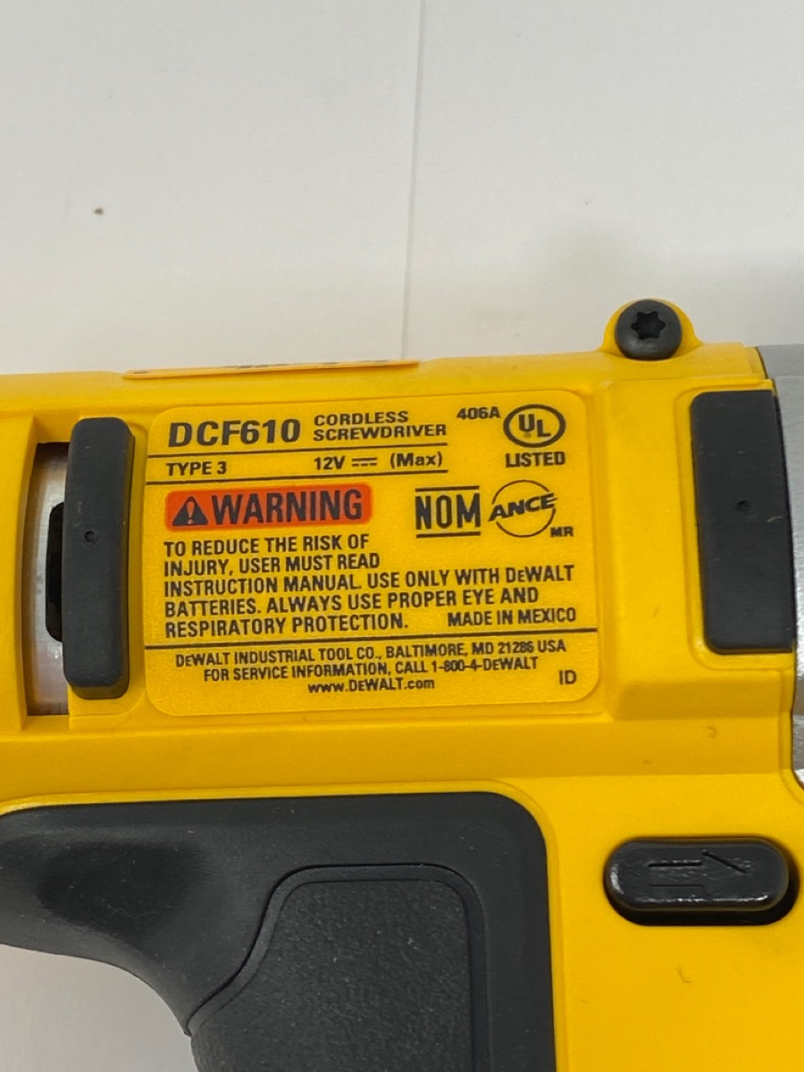 DEWALT DCF610 12V MAX* 1/4" SCREWDRIVER KIT (AE) Like New Sharp