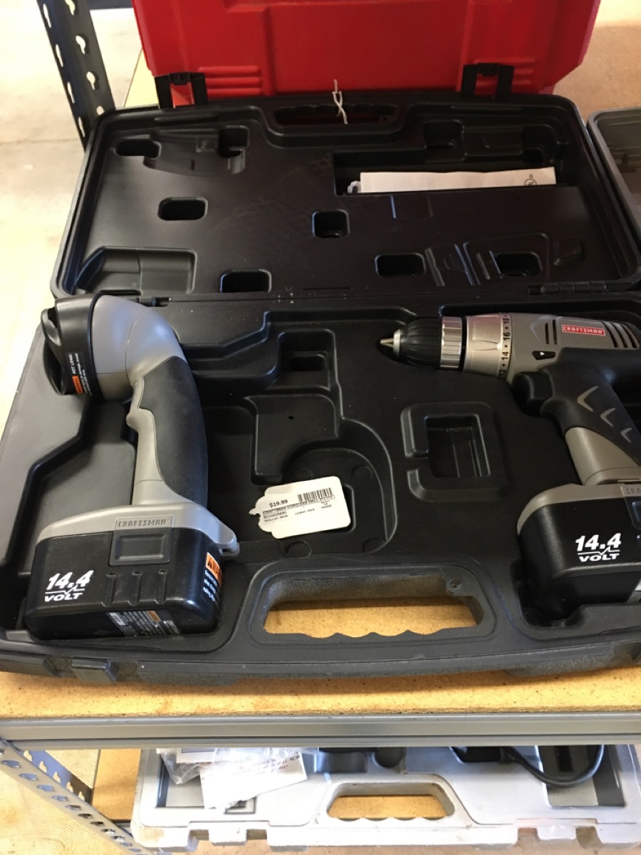 CRAFTSMAN 973.113050 DRILL FLASHLIGHT COMBO Like New Buya