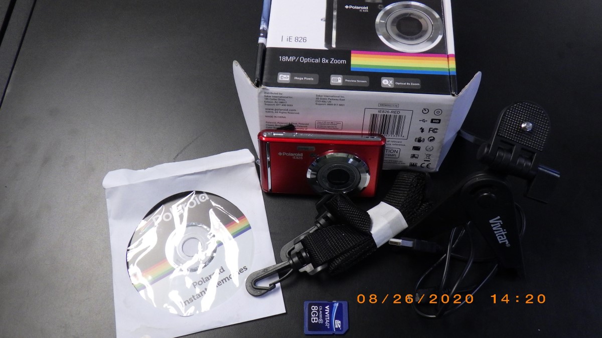 POLAROID DIGITAL CAMERA IE826 (!!!!WONT TURN ON, PARTS ONLY!!!!!) For parts or not working Buya