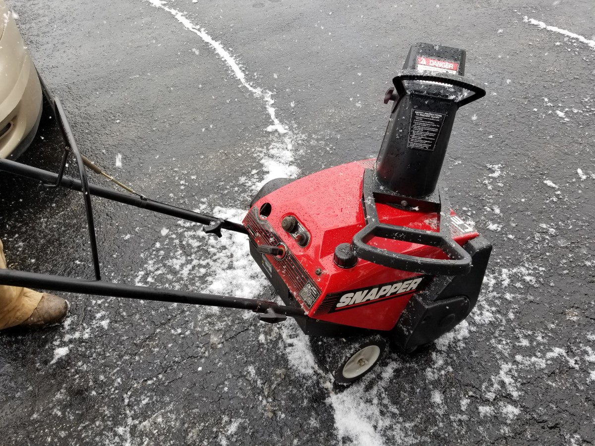 SNAPPER LE 19 SNOWBLOWER Very Good Buya
