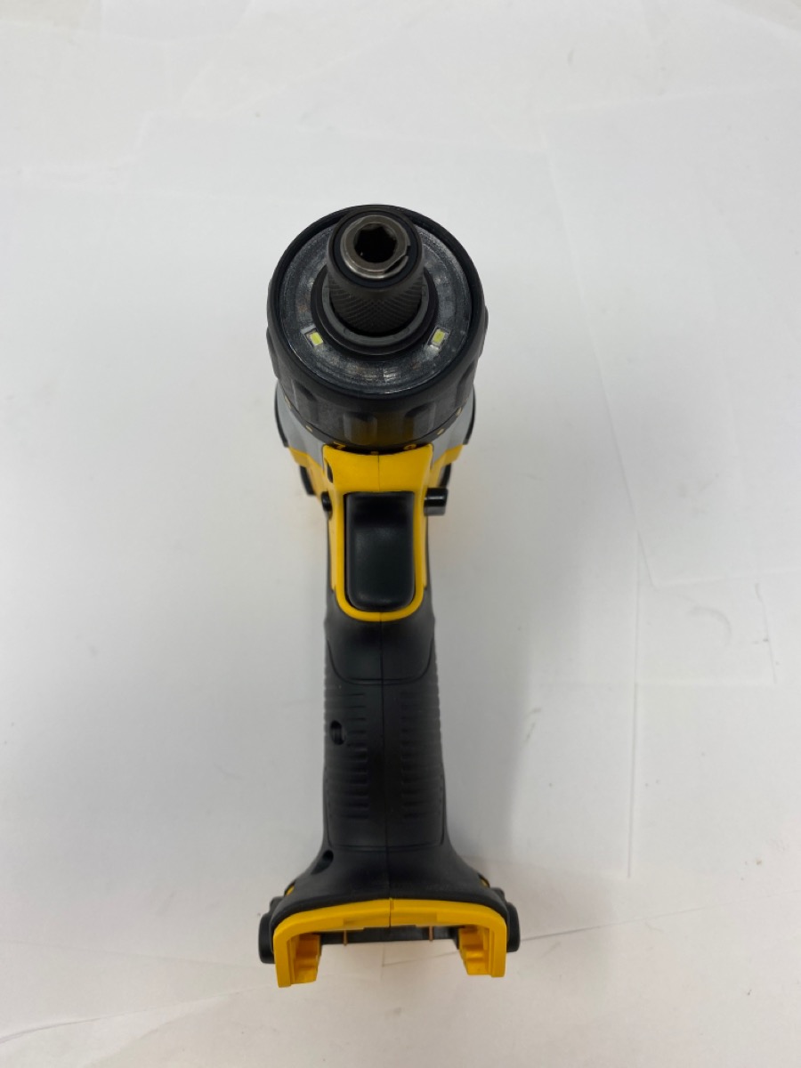 DEWALT DCF610 12V MAX* 1/4" SCREWDRIVER KIT (AE) Like New Sharp