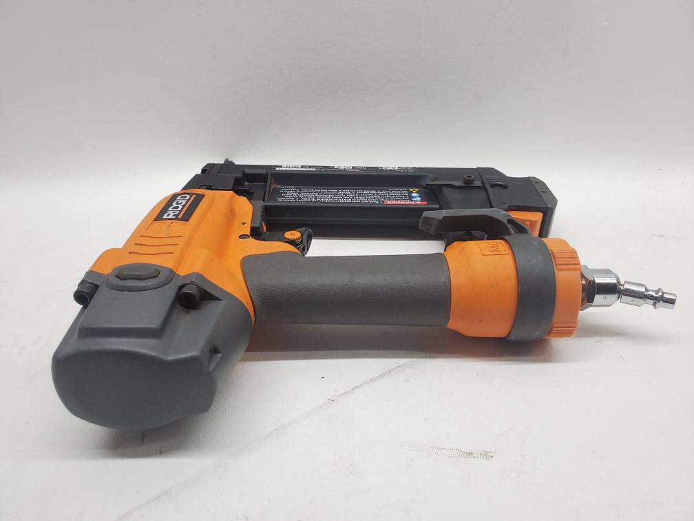 Ridgid Air Nailer R150FSA 18 Gauge 3/8"1 1/2" Finish Stapler Good