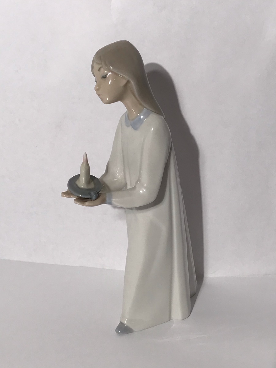 Lladro FIGURINE 4868 Girl with Candle 8