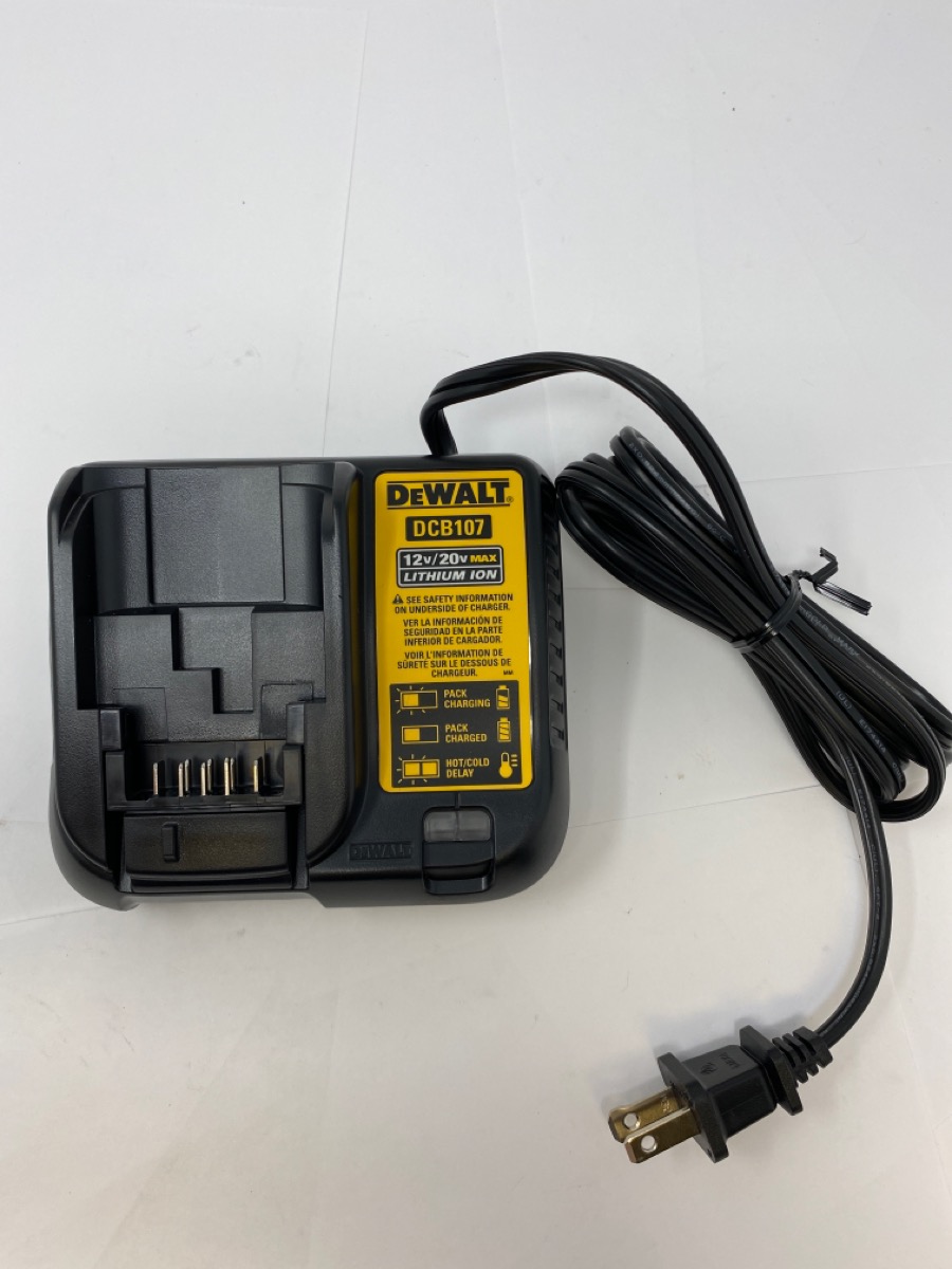 DEWALT DCF610 12V MAX* 1/4" SCREWDRIVER KIT (AE) Like New Sharp