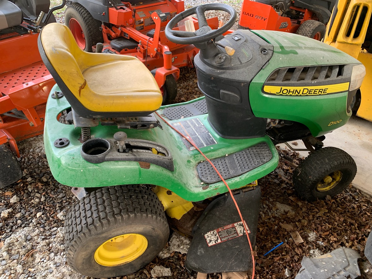 John Deere Lawn Mower Tractor D100 Aee Cmr Good Sharp Assets Llc Gonzales La 8880