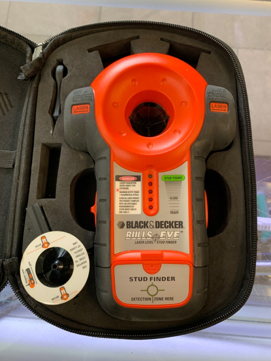 BLACK & DECKER BULLS EYE STUD FINDER Good Buya