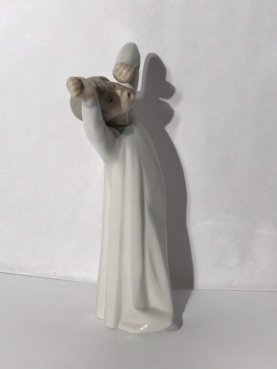 Lladro Yawning Boy 4870 Porcelain Figurine 8.5" Tall Like New Latino