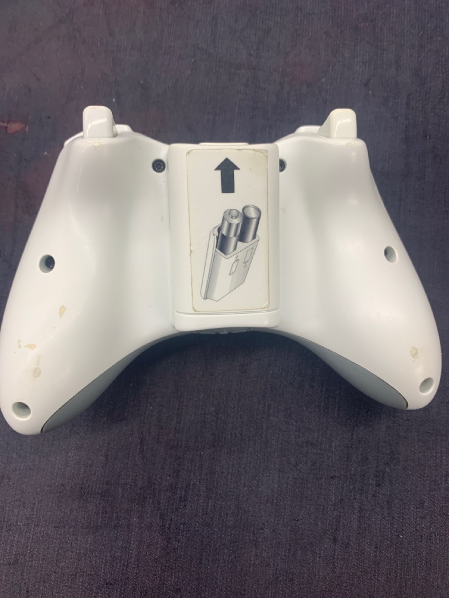 XBOX 360 CONTROLLER*LB/RB BROKE* For parts or not working Axel's