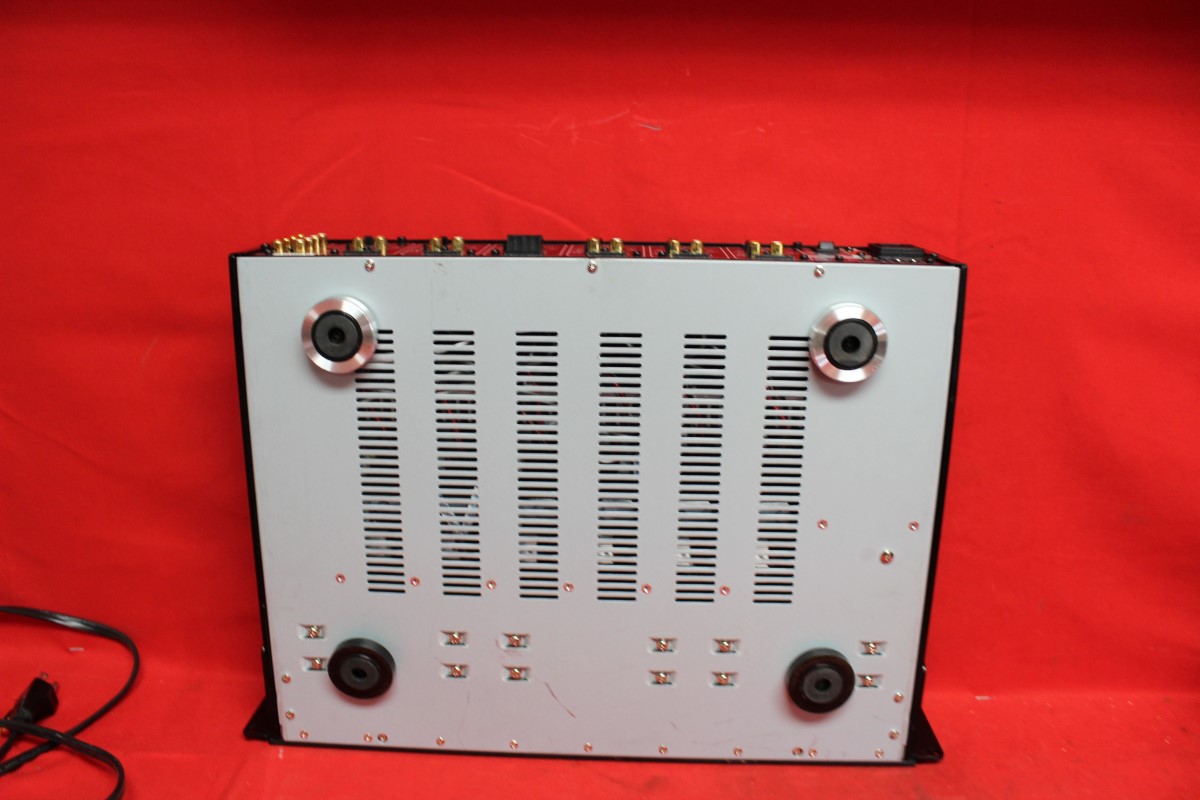 Episode EAAMP12D70A 12 Channel Amplifier Good Buya