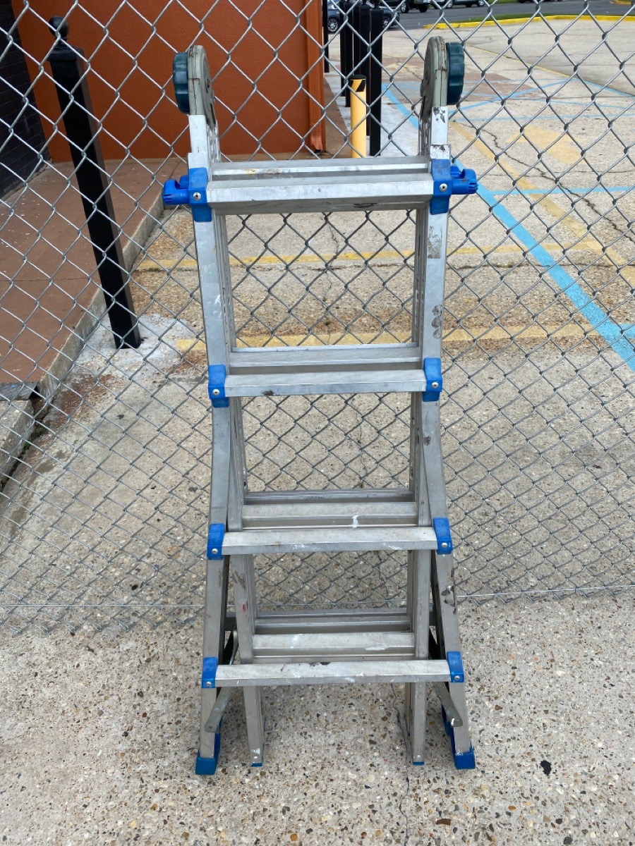 COSCO LADDER 8FT FOLDING 20217TIAWN (AERandi) Very Good Sharp