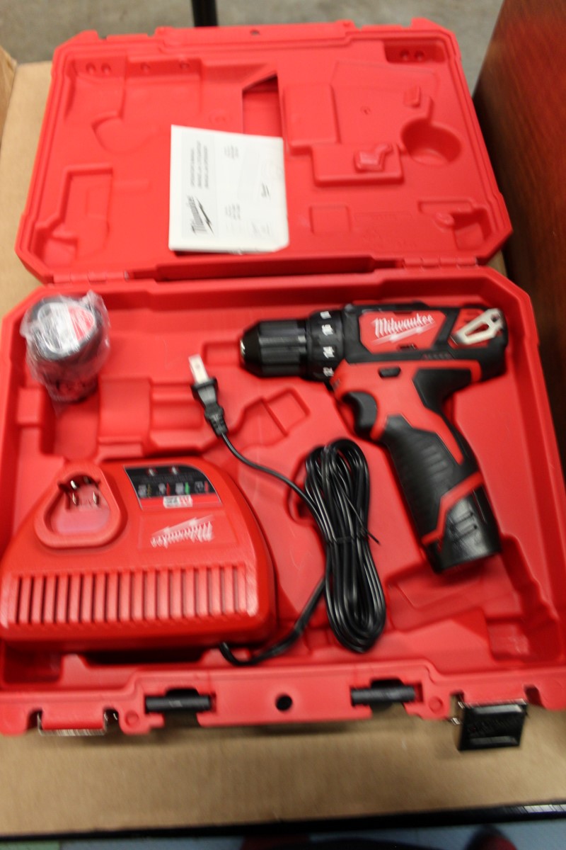 Milwaukee Tool 240720 M12 12Volt LithiumIon Cordless 3/8 in. Drill