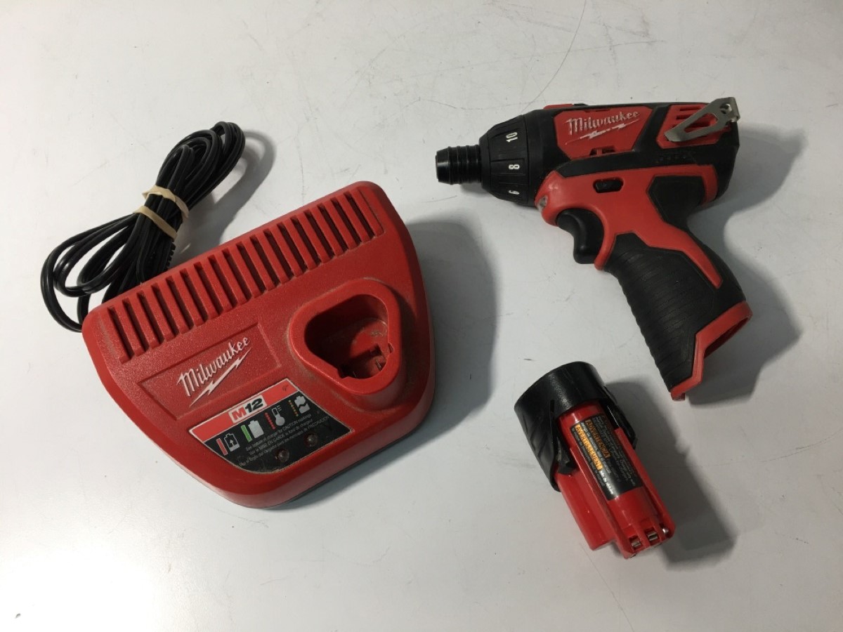 MILWAUKEE 240120 1/4" CORDLESS SCREWDRIVER KIT (REJLS) Very Good