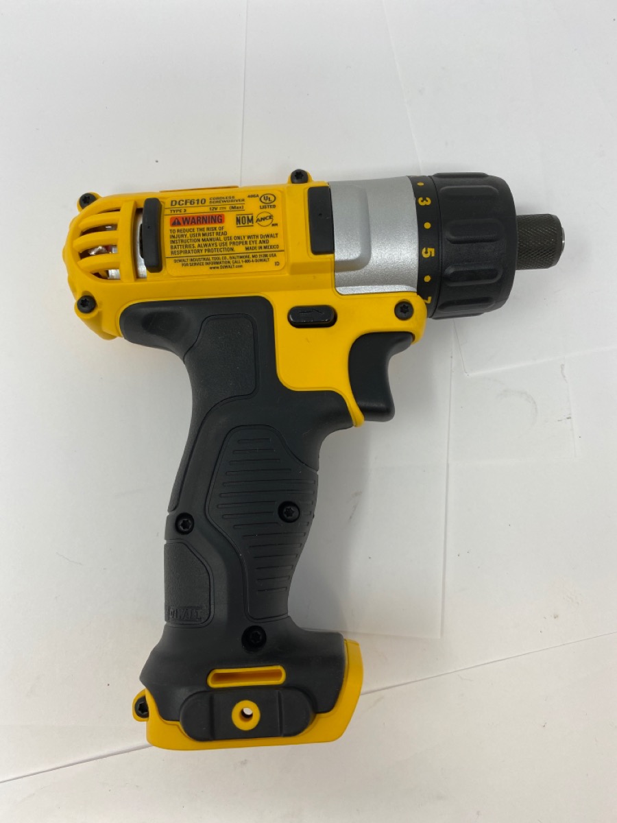 DEWALT DCF610 12V MAX* 1/4" SCREWDRIVER KIT (AE) Like New Sharp