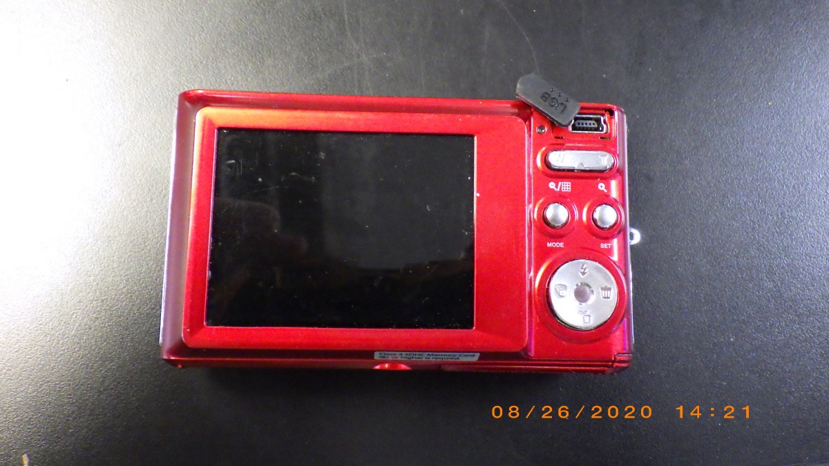 POLAROID DIGITAL CAMERA IE826 (!!!!WONT TURN ON, PARTS ONLY!!!!!) For parts or not working Buya
