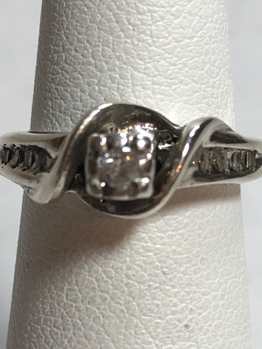Lady's SilverDiamond Ring 9 Diamonds .15 Carat T.W. 925 Silver 3.3g