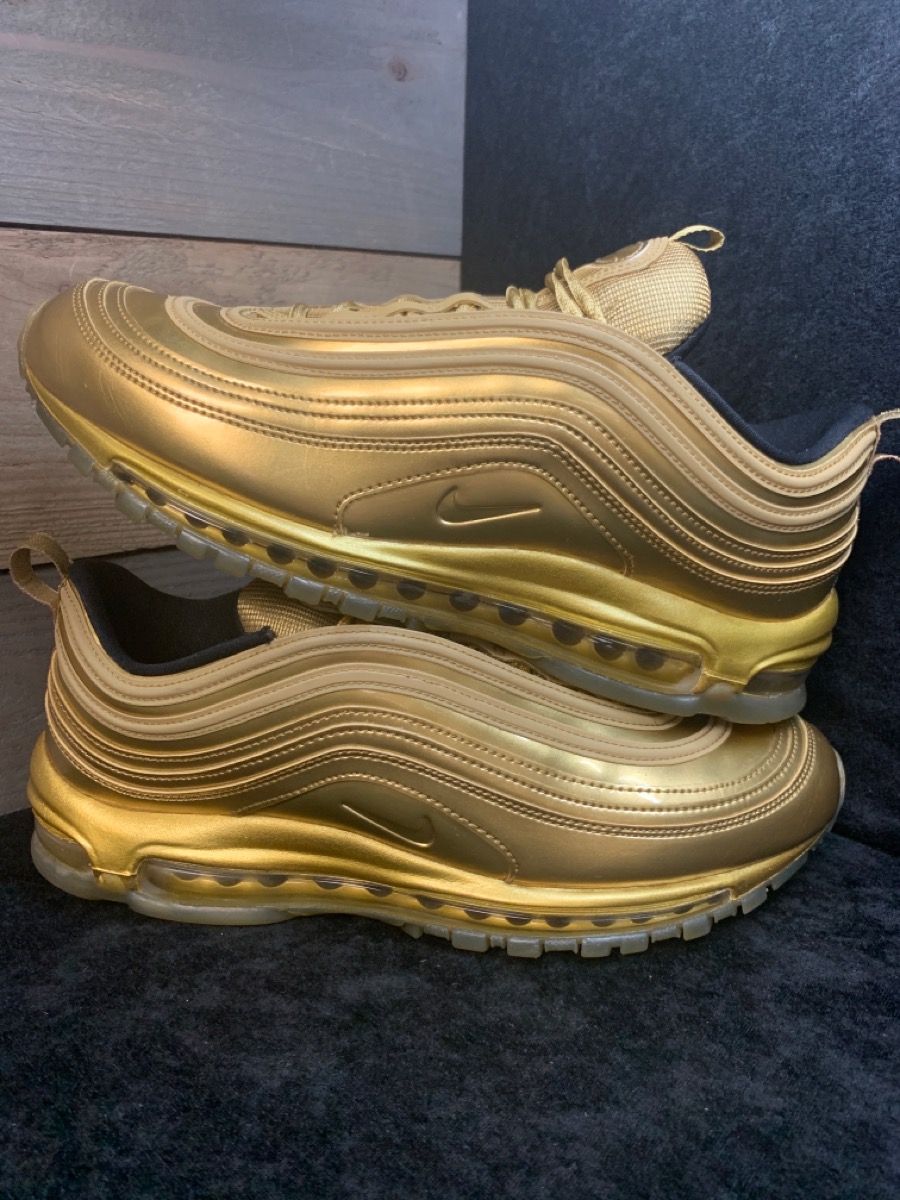 gold airmaxes