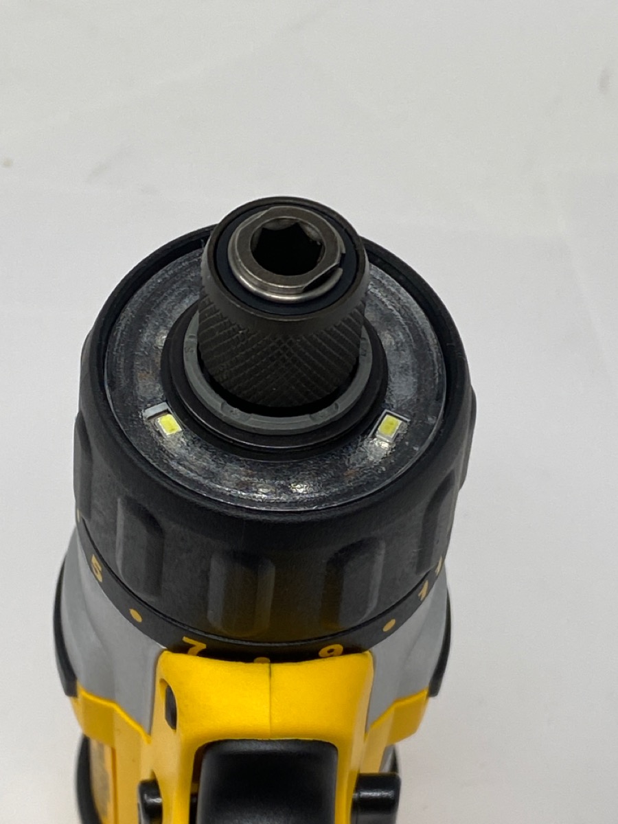DEWALT DCF610 12V MAX* 1/4" SCREWDRIVER KIT (AE) Like New Sharp