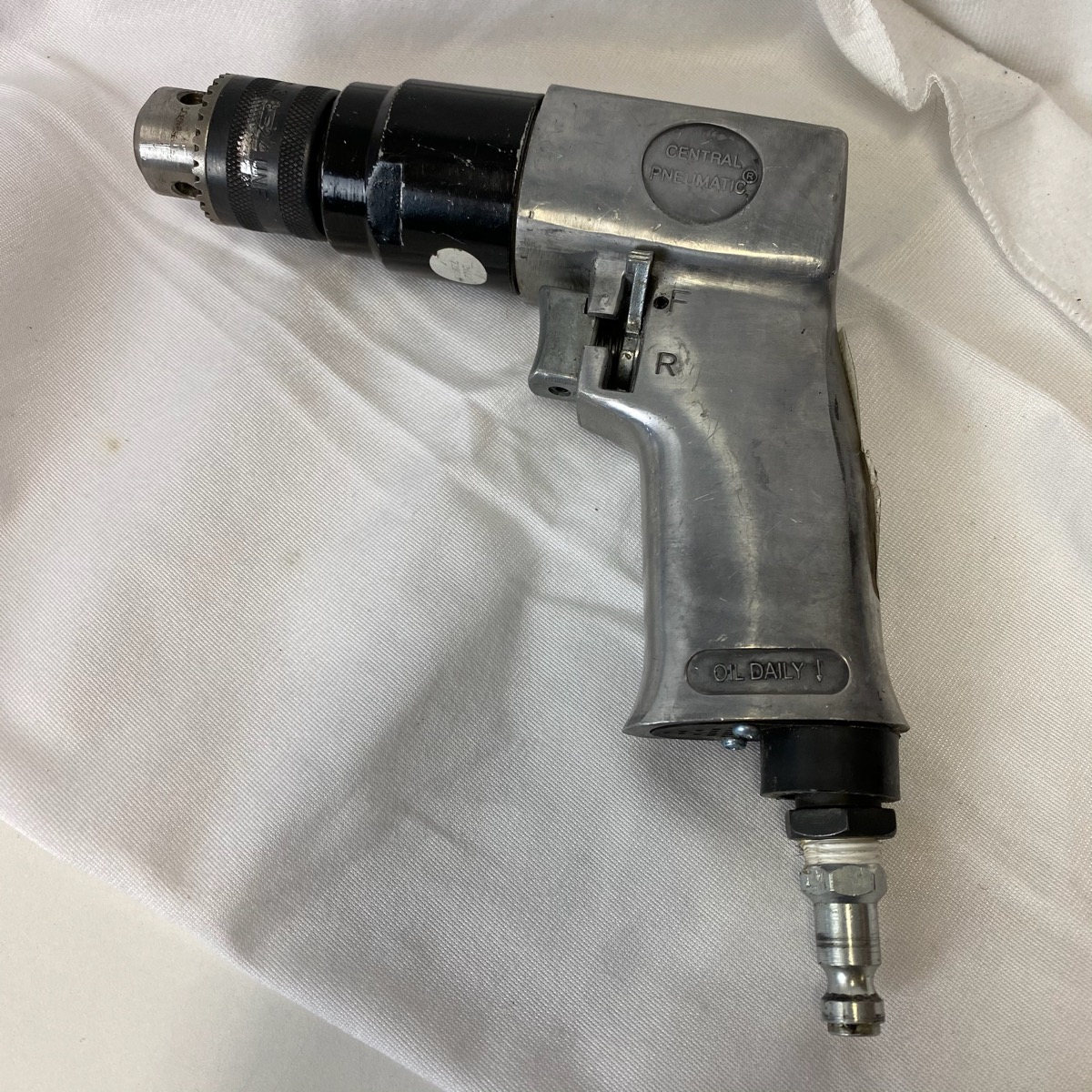 Central Pneumatic 3/8" Reversible Air Drill 94585 Very Good PALACE