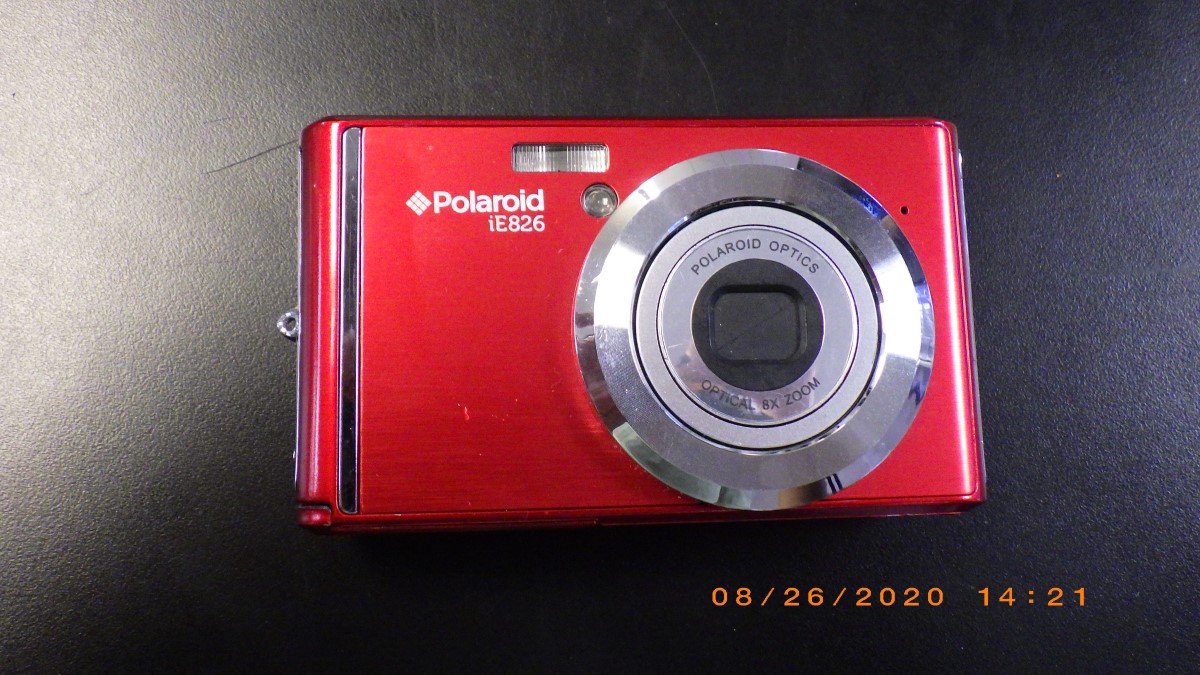 POLAROID DIGITAL CAMERA IE826 (!!!!WONT TURN ON, PARTS ONLY!!!!!) For parts or not working Buya
