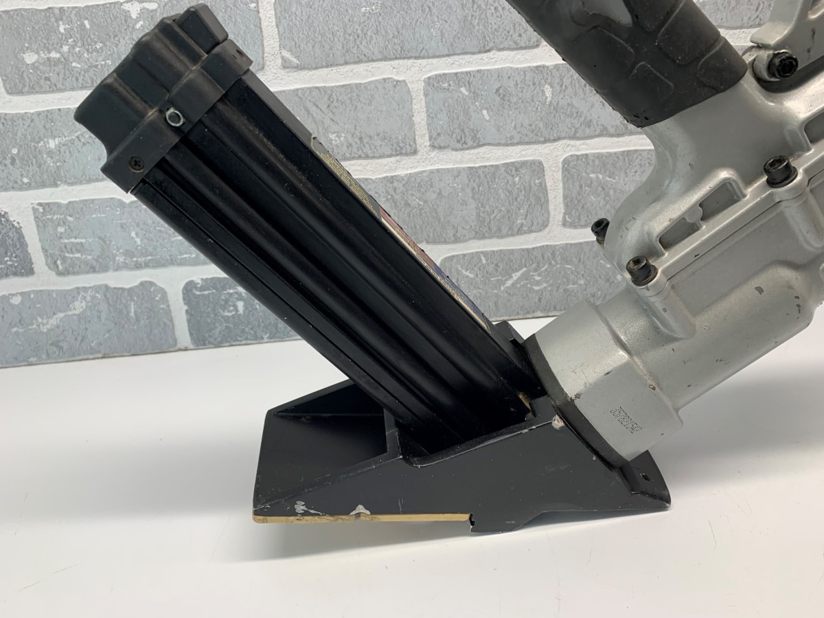 CENTRAL PNEUMATIC 61689 2in1 FLOORING NAILER & CROWN STAPLER Very