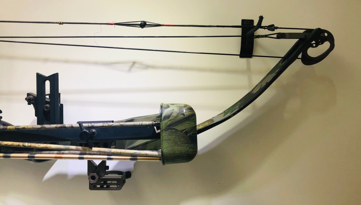 PSE Mach Flite 4 Elite Compound Bow Package Bundle. 35" Draw Bundle