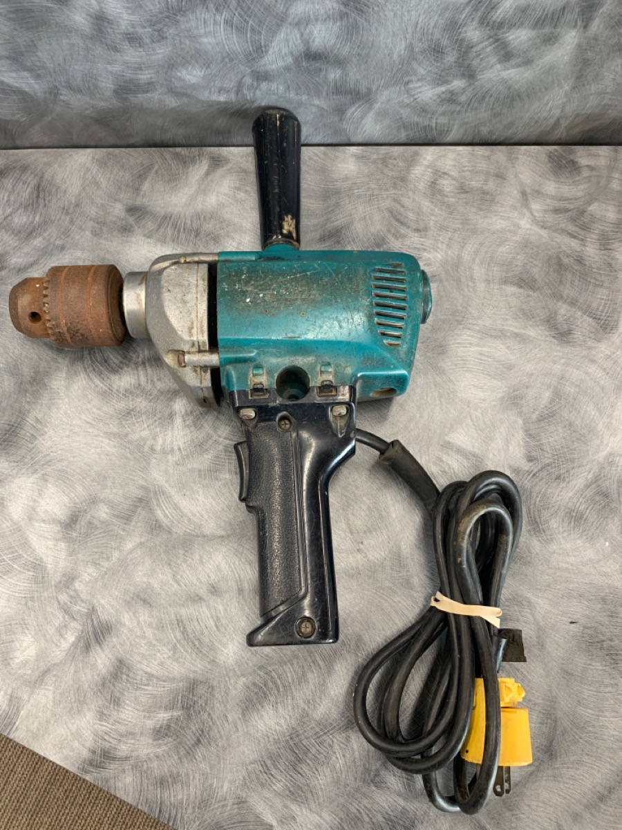 MAKITA CORDED DRILL MODEL 6013BR, 13MM DRILL Acceptable Axel's