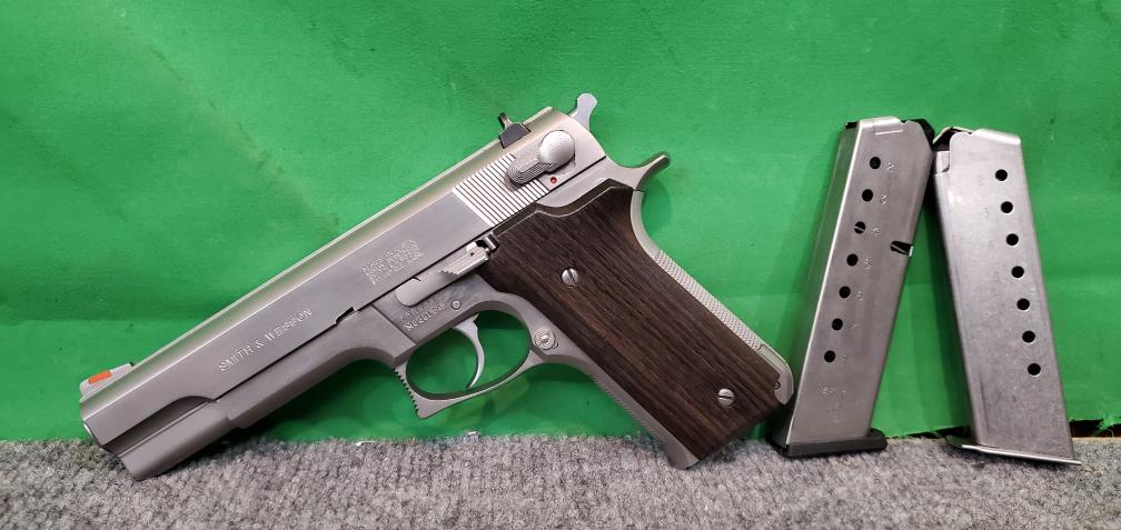 SMITH & WESSON MODEL 645 STAINLESS STEEL 45ACP 2-MAGS Good | Sooner ...