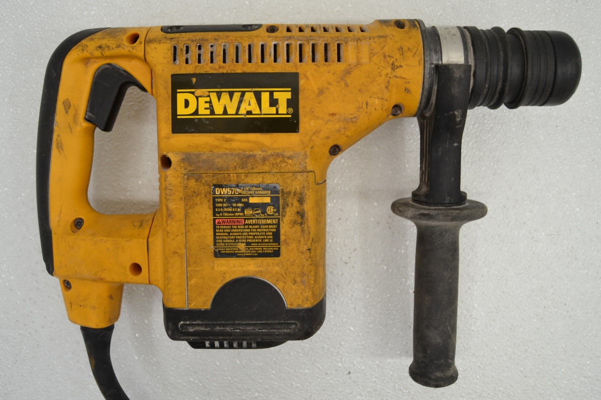 DEWALT Dw570 SDS Rotary & Chipping Hammer & Drill 8.3 Amp 120v Very