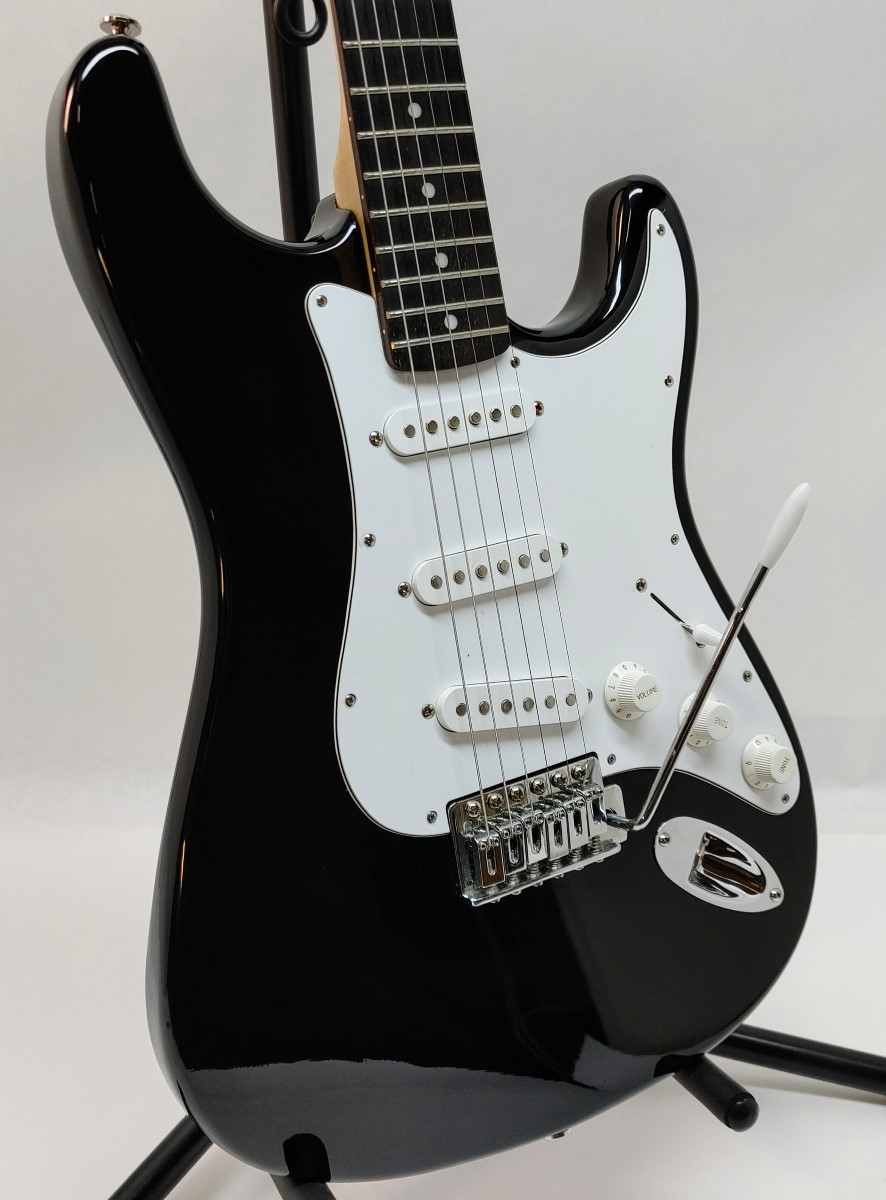 Samic Silvertone SS11/BK Right Handed Electric Guitar Good Heartland