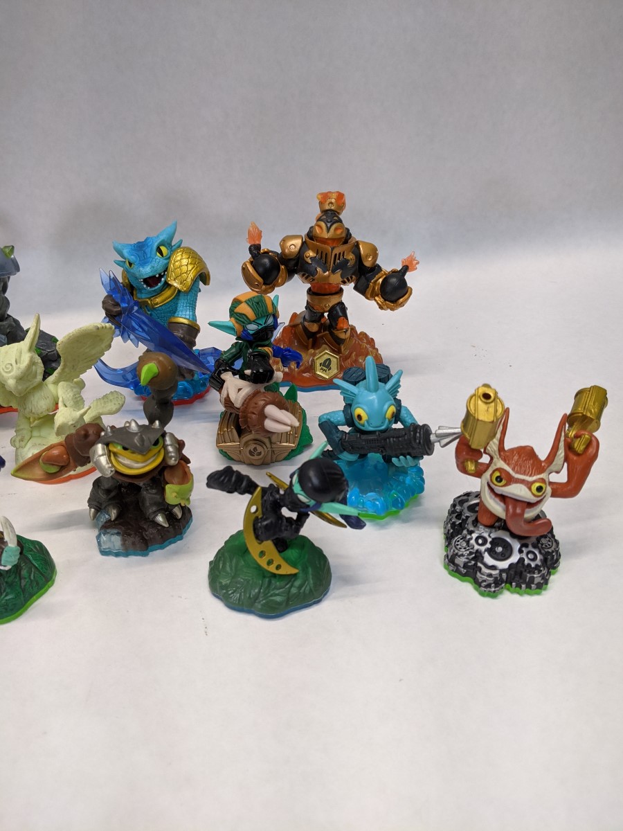 Skylanders Figures Lot Of 20 Very Good | Heartland Pawnbrokers | Kansas